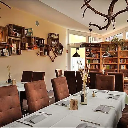 Zur Linde Отель